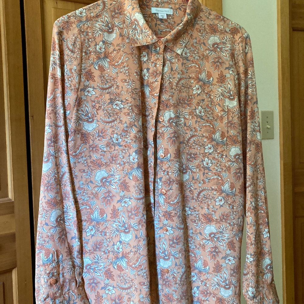 Long sleeve 100% silk tailored shirt. Garnett Hill.  Size 8